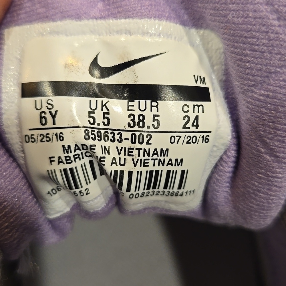 NIKE AIR MAX 90 LTR SIZE 6 YOUTH=7.5 WOMEN'S. PURPLE /WHITE METALLIC. - Picture 3 of 16